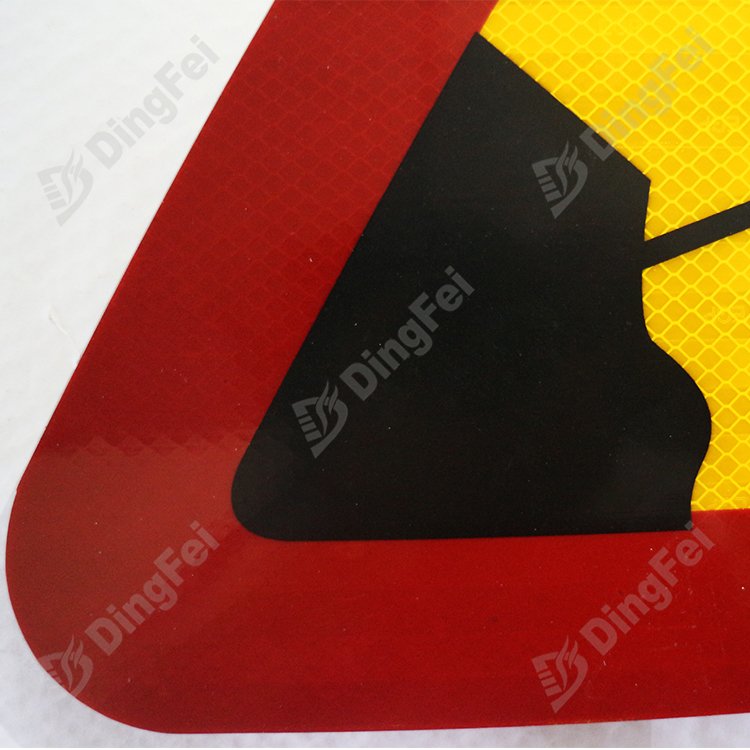 Aluminum Reflective Traffic Sign for Road Safety Warning | Prismatic ...